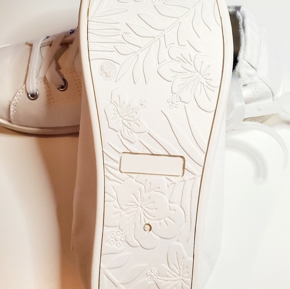 2 pairs of New women's white lace up sneakers - Picture 3 of 4